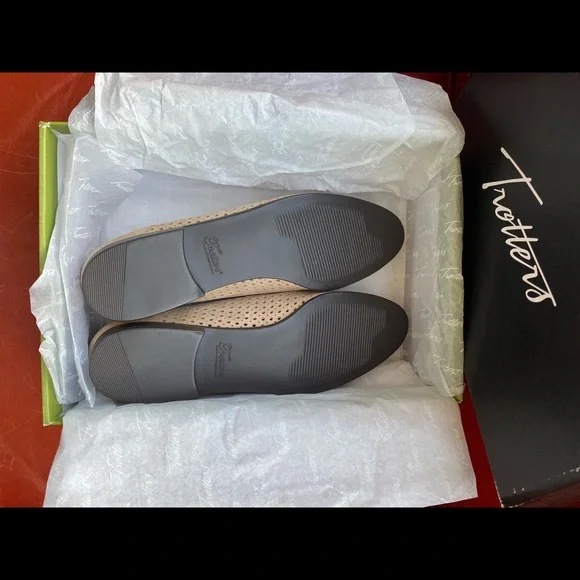 Trotters | NWB Lizzie Oxford Perforated Shoes - 10.5N - Picture 6 of 9